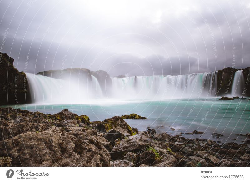 Góðafoss Wasserfall Godafoss Island Bárðardalur Sprengisandur Umgehungsstraße Schottisches Hochlandrind Niagara Fälle Insel Moos Felsen Fluss Erde türkis