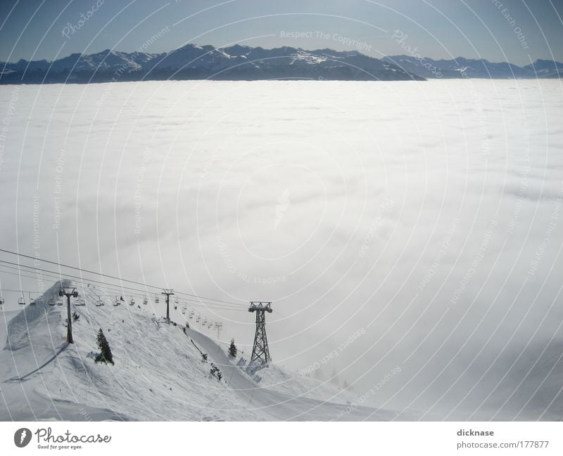 ...über den wolken muß der schnee wohl grenzenlos sein! Farbfoto Außenaufnahme Textfreiraum rechts Textfreiraum Mitte Morgen Panorama (Aussicht) Wintersport