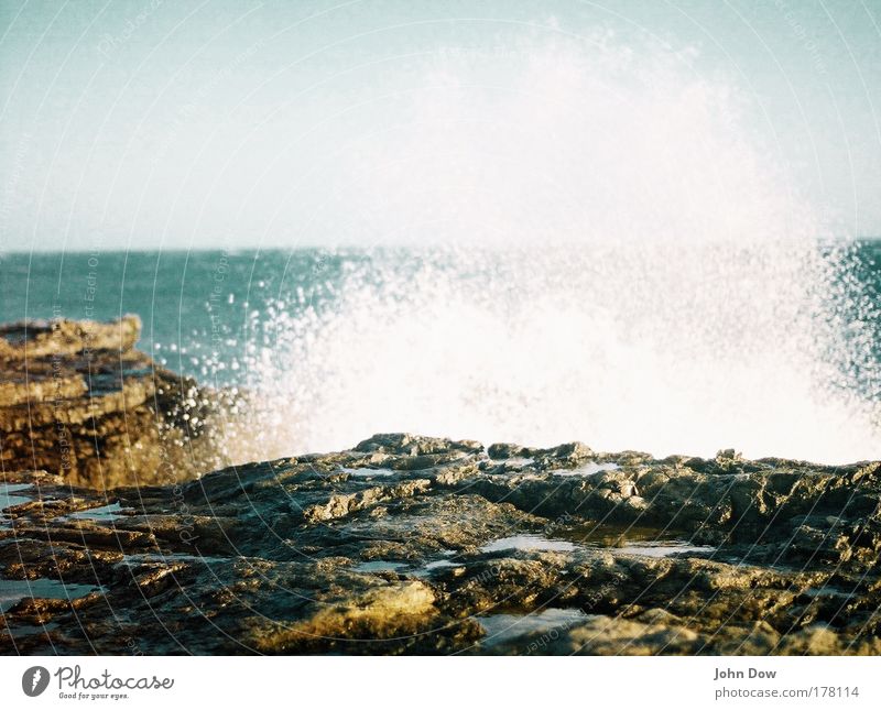 Neptun trifft Poseidon Ferien & Urlaub & Reisen Natur Landschaft Wasser Wassertropfen Felsen Küste Riff Meer nass Fernweh gefährlich Horizont feucht Pfütze
