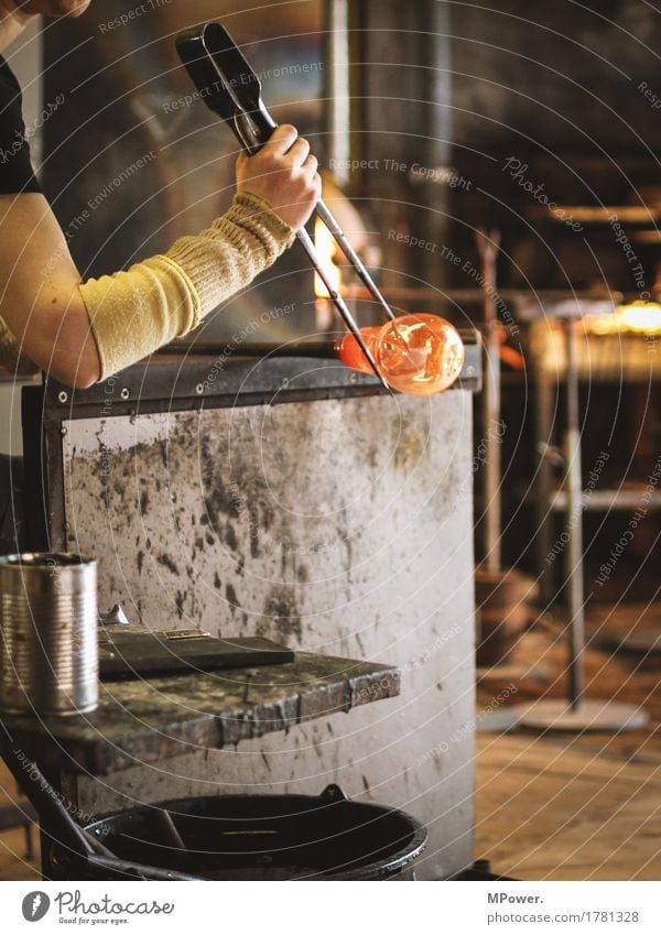 glaser Becher Blase blasen Strukturen & Formen Glas Glasbläser Glaser glühen Glut Güte glühend Handarbeit Handwerk Handwerker heiß produzieren Wärme Ofenheizung