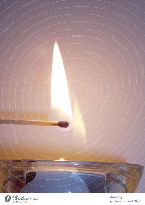 "Erleuchtung" Streichholz Kerze anzünden Häusliches Leben Brand Flamme entzünden