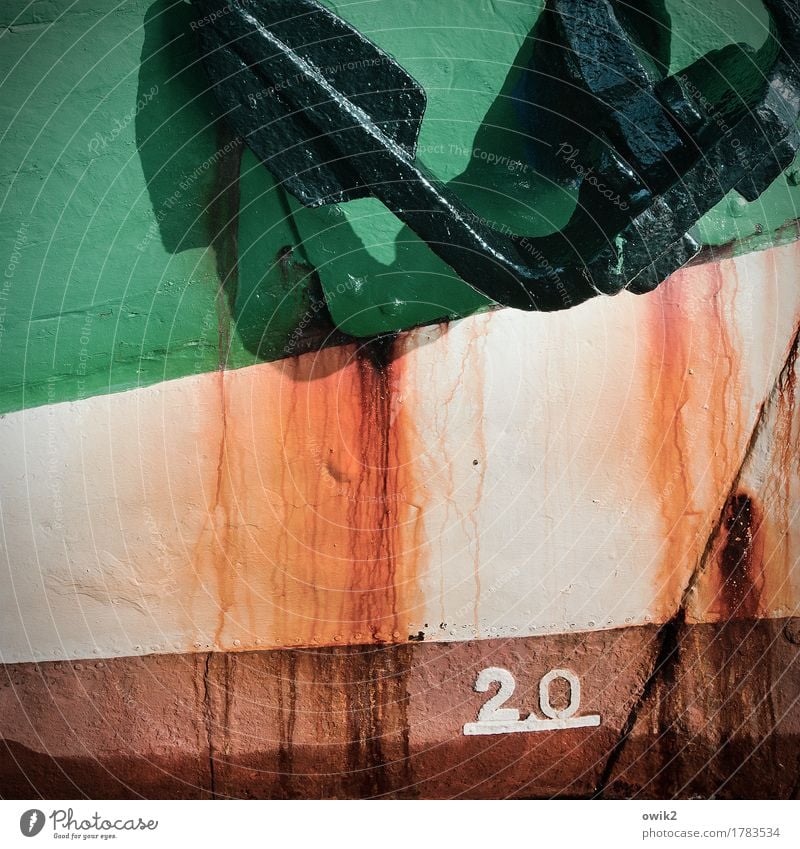 Bug Schifffahrt Segelschiff Anker Bordwand Metall Rost Ziffern & Zahlen alt fest maritim trashig braun grün orange Vergänglichkeit robust Schiffsbug Farbfoto