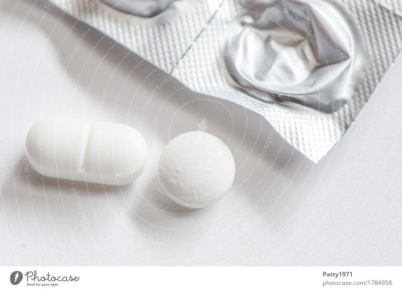 Pillen Gesundheit Medikament Gesundheitswesen Pharmazie Verpackung Tablette Blister kalt rund Sauberkeit silber weiß Schmerz Drogensucht Nahaufnahme
