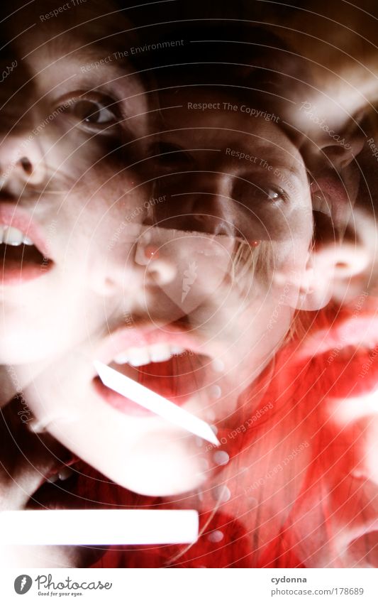 Noch schizophrener Farbfoto Nahaufnahme Detailaufnahme Experiment Nacht Blitzlichtaufnahme Licht Schatten Kontrast Schwache Tiefenschärfe Totale Porträt