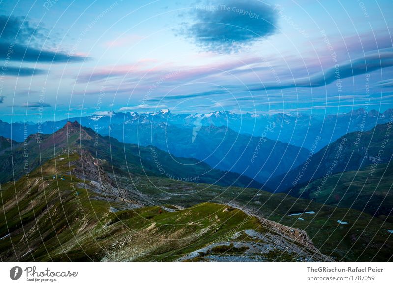 Aussicht Umwelt Natur Landschaft blau grün violett weiß Berge u. Gebirge Alpen Schweiz Außenaufnahme Bergkamm Stein Felsen Stimmung Wolken Farbfoto Menschenleer