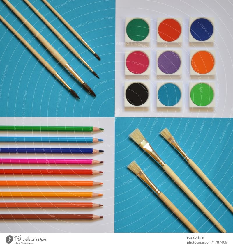 farbenfroh - Flat lay mit Wasserfarben, Buntstiften und Pinseln auf weißem und türkisblauem Untergrund Freude Leben Freizeit & Hobby Gemälde Bildung