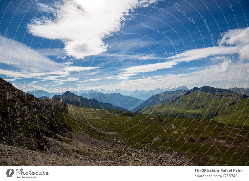 Berge Umwelt Natur Landschaft blau braun grau grün Berge u. Gebirge Wolken Außenaufnahme Stein Geröllfeld Wiese Bergkette Schweiz Alpen Farbfoto Menschenleer
