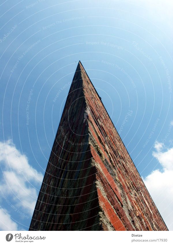 heaven-bound Backstein Wolken abstrakt Weitwinkel Architektur Himmel Spitze Pfeil Pyramide Ecke