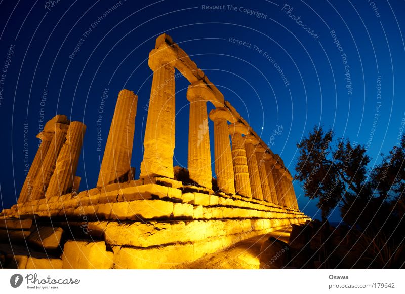 Tal der Tempel 02 Ruine antik Bauwerk Gebäude Architektur Griechenland Zerstörung Säule Italien Sizilien Agrigento Dämmerung Abend Himmel blau Querformat