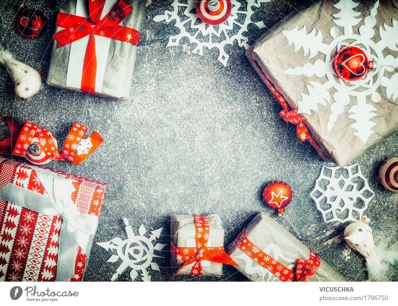 Weihnachtsgeschenke mit Papier Schneeflocken kaufen Stil Design Winter Veranstaltung Feste & Feiern Weihnachten & Advent Stimmung Freude Tradition