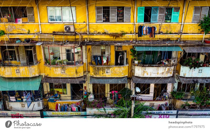 Häuserfront in Ho Chi Minh City, Vietnam Tourismus Häusliches Leben Wohnung Haus Saigon Asien Hauptstadt Stadtzentrum Fußgängerzone Gebäude Reihenhaus Fassade