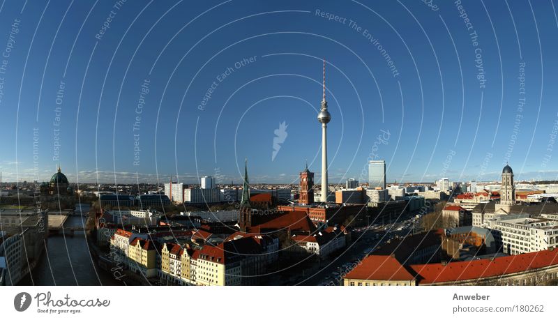 Panorama Berlin-Mitte mit Fernsehturm am Alexanderplatz Außenaufnahme Luftaufnahme Textfreiraum oben Abend Kontrast Silhouette Sonnenlicht Vogelperspektive