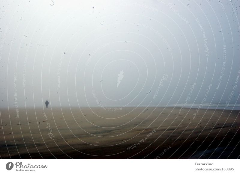 blind.läufer. Meer Nebel Mensch tasten Tastsinn Vorsicht bedacht überlegt unsicher Wind Erinnerung du viel zu weit weg.