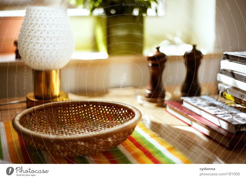 Küchentisch Farbfoto Innenaufnahme Nahaufnahme Detailaufnahme Menschenleer Tag Licht Schatten Kontrast Sonnenlicht Starke Tiefenschärfe Totale Häusliches Leben