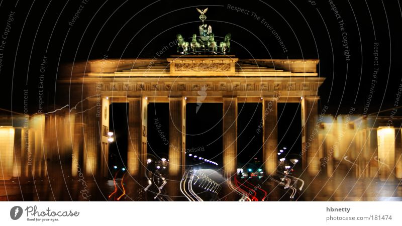Berlin Farbfoto Außenaufnahme Experiment abstrakt Menschenleer Nacht Langzeitbelichtung Deutschland Tor Architektur Sehenswürdigkeit Wahrzeichen Denkmal