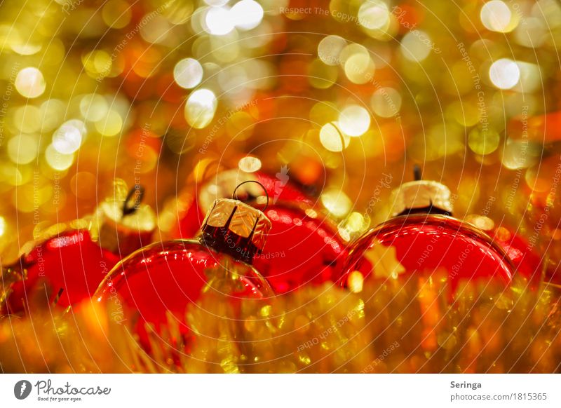 Weihnachtskugeln im Gold-Bokeh Feste & Feiern Weihnachten & Advent Kirche Spiegel Dekoration & Verzierung Kerze Glas Metall Kristalle Kreuz glänzend