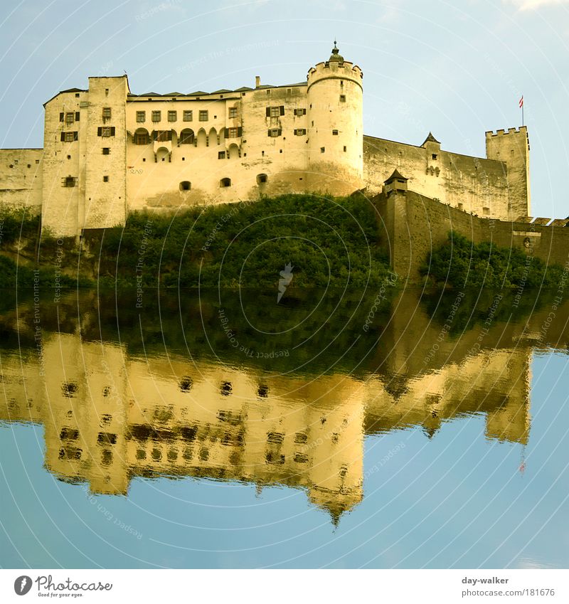 Mirror Castle Farbfoto mehrfarbig Außenaufnahme Menschenleer Tag Licht Schatten Kontrast Reflexion & Spiegelung Schwache Tiefenschärfe Landschaft Luft Wasser