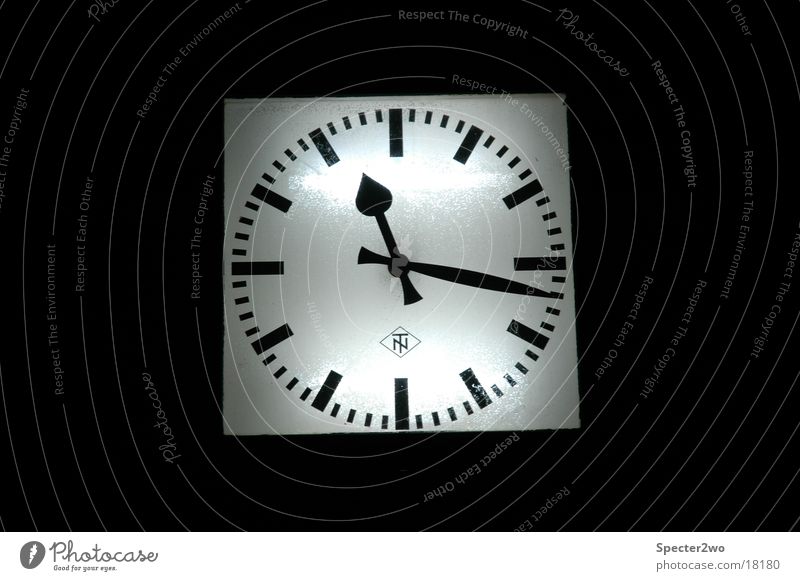 Time’s running Uhr Zeit Eisenbahn Verkehr Bahnhof Clock Uhrenzeiger