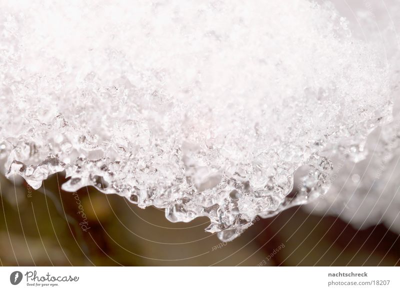 Schneeschmelze Winter weiß Eis Wasser Makroaufnahme Kristallstrukturen Wassertropfen