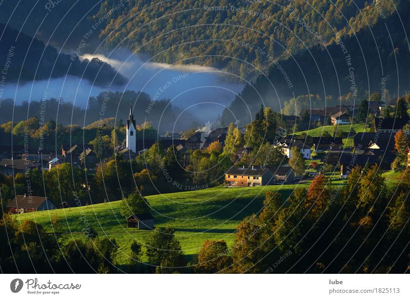 Schwarzenberg Ferien & Urlaub & Reisen Tourismus Berge u. Gebirge Umwelt Natur Landschaft Herbst Wetter Nebel Hügel Felsen Alpen Dorf Bregenzerwald