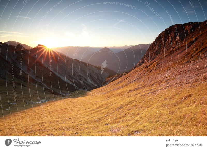 Autunm Sonnenaufgang über Bergen in den Alpen, Österreich Lifestyle Ferien & Urlaub & Reisen Abenteuer Expedition Berge u. Gebirge Natur Landschaft Himmel