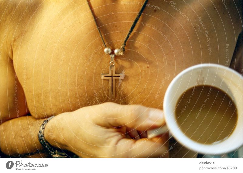 Milchkaffee Tasse Oberkörper Mann Hand trinken Frühstück Kaffee Körper Brust Rücken Haare & Frisuren