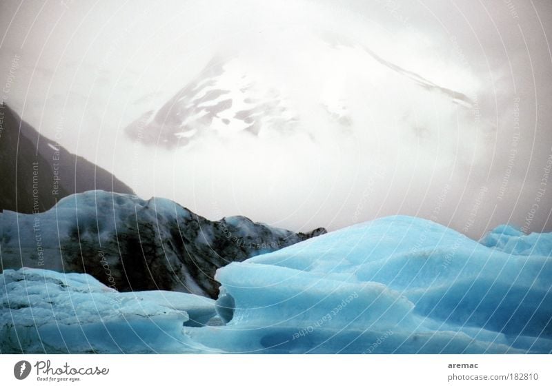 Eiszeit Farbfoto Außenaufnahme Menschenleer Textfreiraum oben Tag Kontrast Winter Berge u. Gebirge Umwelt Natur Urelemente Wasser Klima Klimawandel Frost Schnee