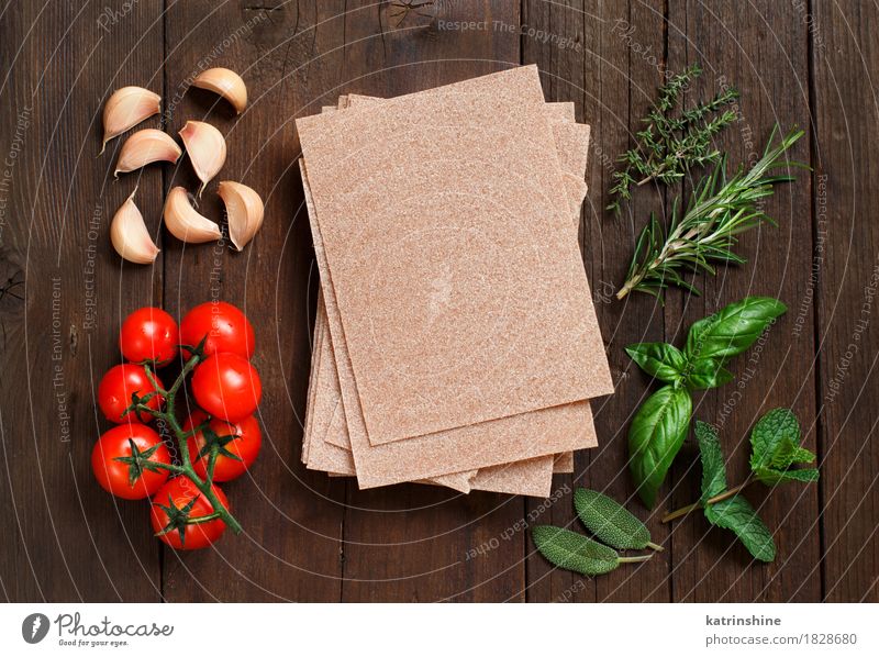 Vollkorn Lasagne Blätter, Gemüse und Kräuter Teigwaren Backwaren Kräuter & Gewürze Vegetarische Ernährung Diät Italienische Küche Blatt dunkel frisch braun grün