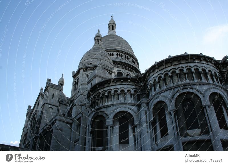 Sacre Coeur Farbfoto Außenaufnahme Menschenleer Tag Froschperspektive Tourismus Sightseeing Städtereise Paris Frankreich Europa Hauptstadt Kirche