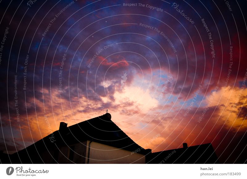 99 - Weltuntergang Farbfoto mehrfarbig Außenaufnahme Menschenleer Textfreiraum rechts Textfreiraum oben Abend Dämmerung Kontrast Silhouette Sonnenlicht Himmel