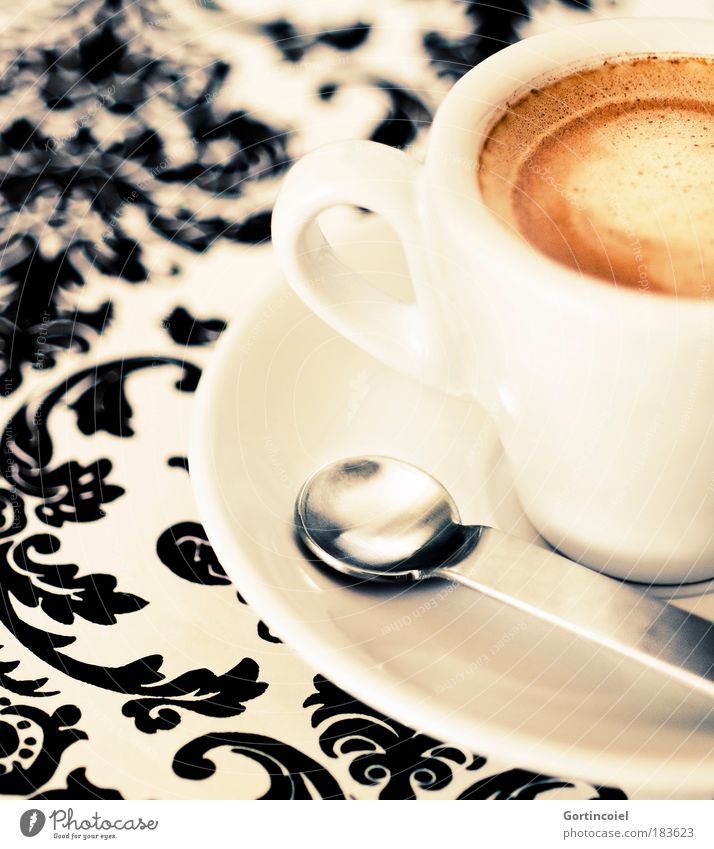 Genuss Lebensmittel Kaffeetrinken Getränk Heißgetränk Espresso Kaffeetasse Kaffeelöffel Kaffeetisch Crema Tasse Löffel Untertasse Kaffeepause
