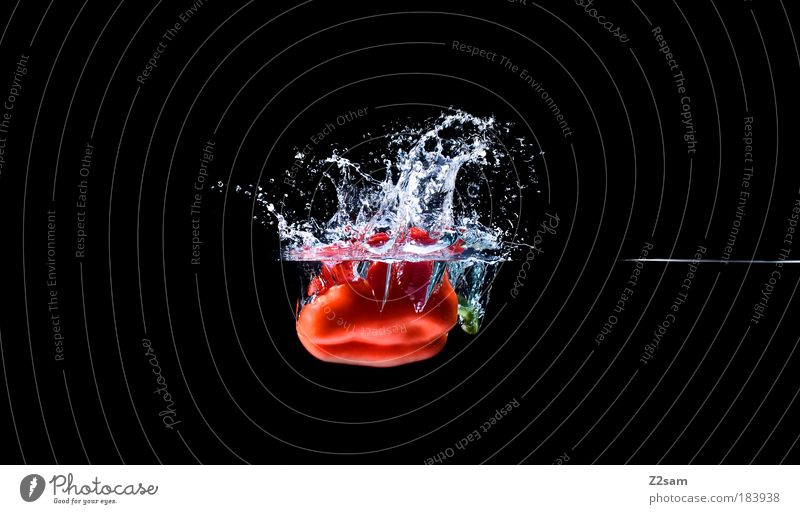 SPLASH Farbfoto Studioaufnahme Kontrast Starke Tiefenschärfe Ernährung Stil Wasser Wassertropfen ästhetisch einfach elegant Flüssigkeit frisch nass Sauberkeit