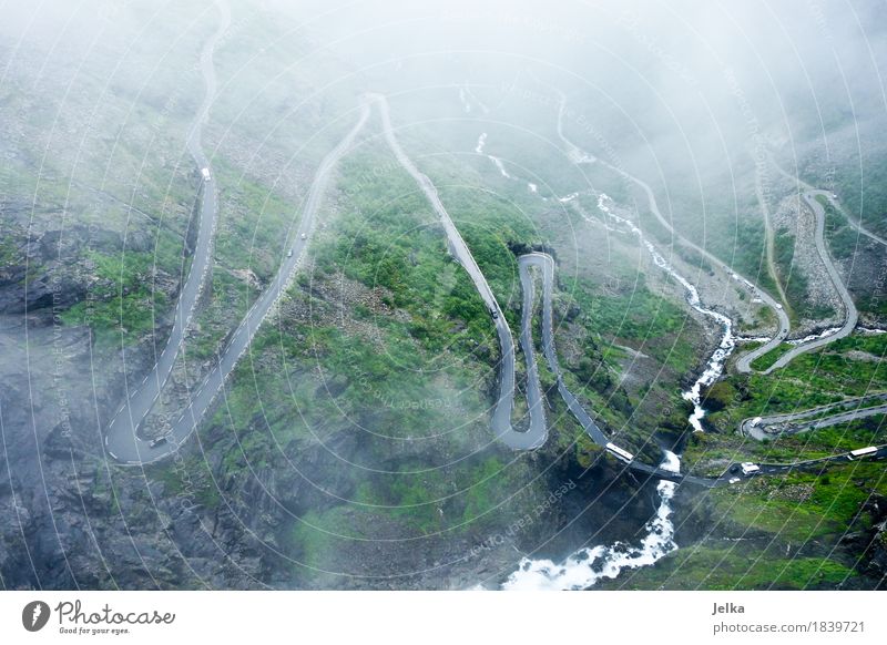 Road Up Natur Landschaft Wolken schlechtes Wetter Nebel Berge u. Gebirge Trolltindene Trollstigen Wasserfall Norwegen Europa Sehenswürdigkeit Verkehrswege