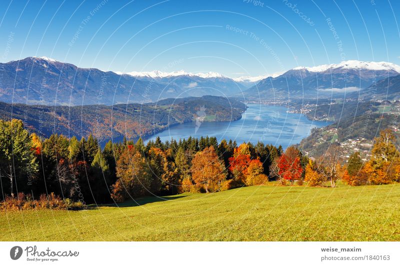 Sonniger Herbsttag auf dem See in den Bergen von Süd-Österreich Erholung Ferien & Urlaub & Reisen Tourismus Abenteuer Ferne Freiheit Berge u. Gebirge wandern