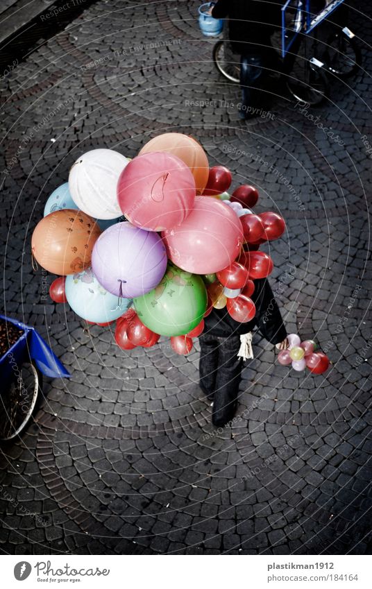 Ballons Farbfoto Straße Erholung Farbe Glück Luftballon Pedell Kindheit
