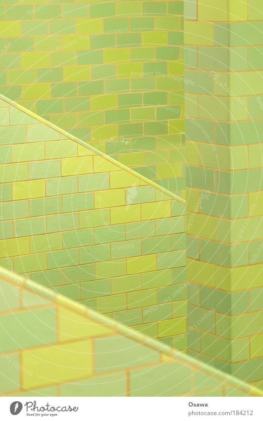 \\| Fliesen u. Kacheln Wand grün Strebe Säule Treppe Alexanderplatz Unterführung Untergrund abstrakt diagonal Raster Strukturen & Formen Muster