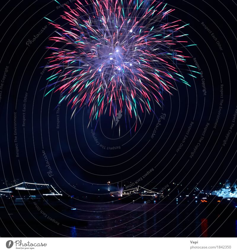 Buntes Feuerwerk Freude Freiheit Nachtleben Party Veranstaltung Feste & Feiern Weihnachten & Advent Silvester u. Neujahr Kunst Himmel Nachthimmel See dunkel