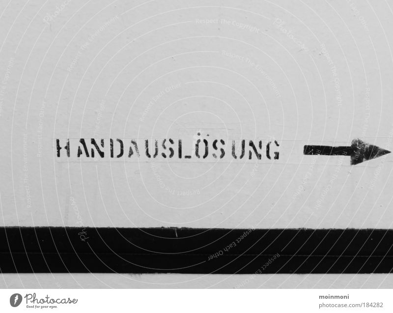 Handarbeit Schwarzweißfoto Außenaufnahme Menschenleer Textfreiraum oben Hintergrund neutral Schifffahrt Metall Stahl Zeichen Schriftzeichen