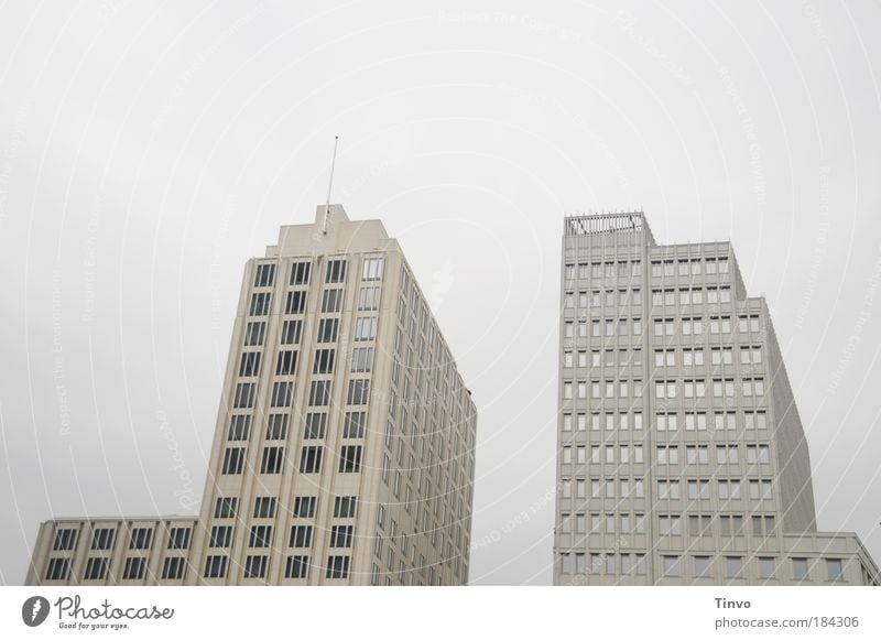 Potsdamer Platz _I I_ Gedeckte Farben Außenaufnahme Menschenleer Textfreiraum oben Tag Hauptstadt Stadtzentrum Haus Hochhaus Gebäude Architektur hoch