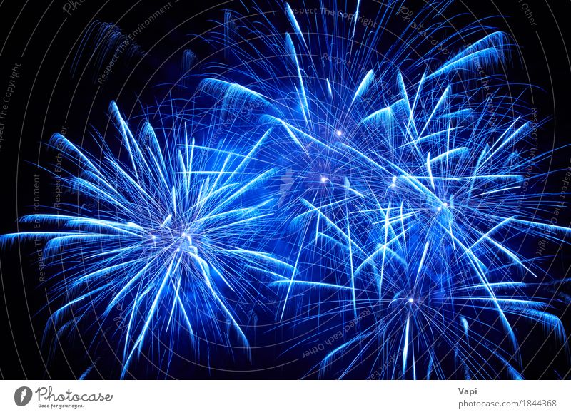 Blaues buntes Feuerwerk Freude Freiheit Nachtleben Entertainment Party Veranstaltung Feste & Feiern Weihnachten & Advent Silvester u. Neujahr Kunst Himmel