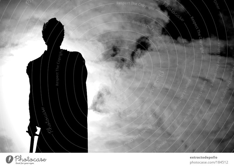 Schwarzweißfoto Außenaufnahme Kontrast Silhouette Sonnenlicht Gegenlicht Blick nach oben Mensch maskulin Mann Erwachsene Haut Kopf Arme Hand 1 Skulptur Altstadt
