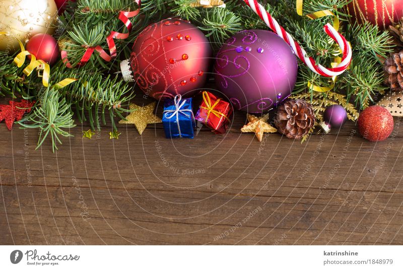 Bunte Weihnachtsdekorationen - Flitter, Sterne und Kiefernkegel Winter Dekoration & Verzierung Feste & Feiern Weihnachten & Advent Silvester u. Neujahr Baum
