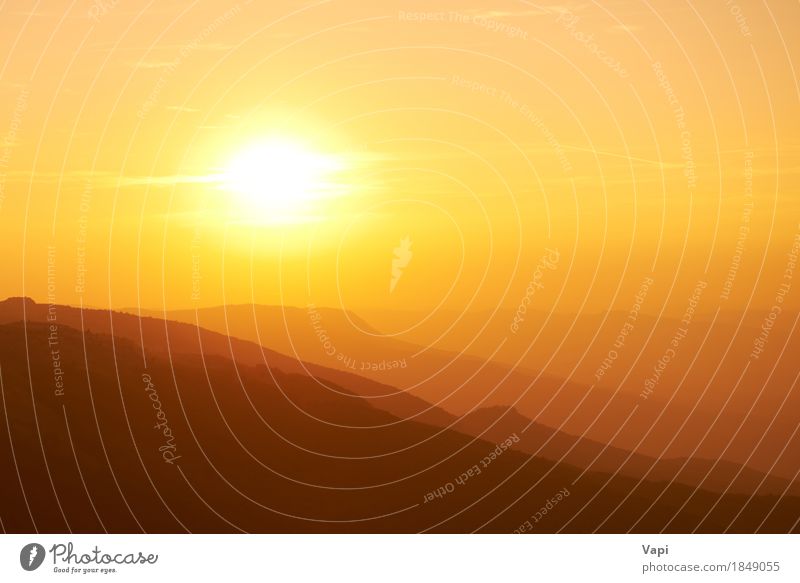 Schöner Sonnenuntergang in den Bergen Ferien & Urlaub & Reisen Sommer Berge u. Gebirge Umwelt Natur Landschaft Himmel Wolken Horizont Sonnenaufgang Sonnenlicht