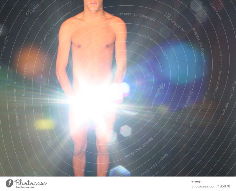Erleuchtung maskulin Junger Mann Jugendliche 1 Mensch 18-30 Jahre Erwachsene außergewöhnlich einzigartig dünn schwarz weiß Blendenfleck Lichterscheinung nackt