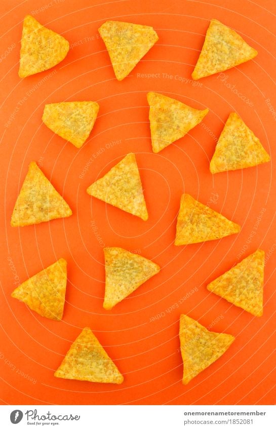 a nacho man Kunst Kunstwerk ästhetisch Fladenbrot Kartoffelchips orange ungesund Fastfood Fett Kalorie Kalorienreich Dreieck viele Snack Snackbar Farbfoto