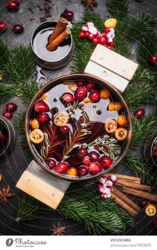 Glühwein im Kochtopf Festessen Getränk Heißgetränk Alkohol Geschirr Topf Tasse Stil Design Freude Tisch Küche Feste & Feiern Weihnachten & Advent Tradition