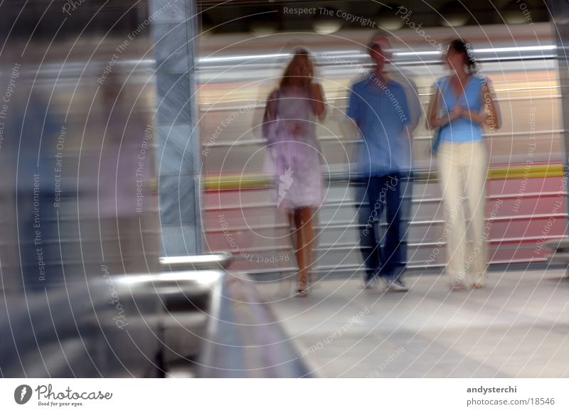 Speeeed....! U-Bahn Eisenbahn Mensch Geschwindigkeit Menschengruppe laufen