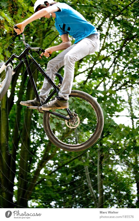 Ausgeflogen Lifestyle Freude Freizeit & Hobby Sport Fahrradfahren BMX Sportstätten Skaterbahn Mensch maskulin Junger Mann Jugendliche 1 13-18 Jahre Kind fliegen