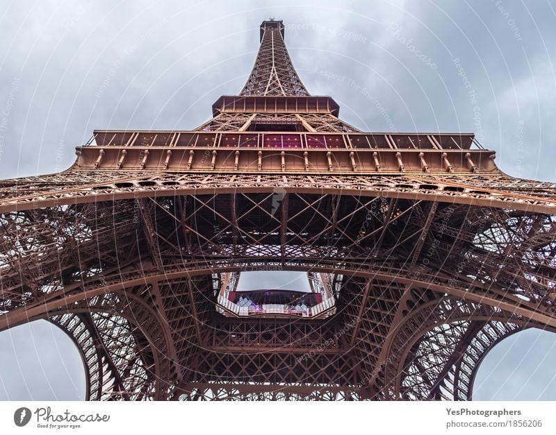 Untere Ansicht des Eiffelturms Design Ferien & Urlaub & Reisen Tourismus Städtereise Kunstwerk Bauwerk Gebäude Architektur Sehenswürdigkeit Wahrzeichen Denkmal