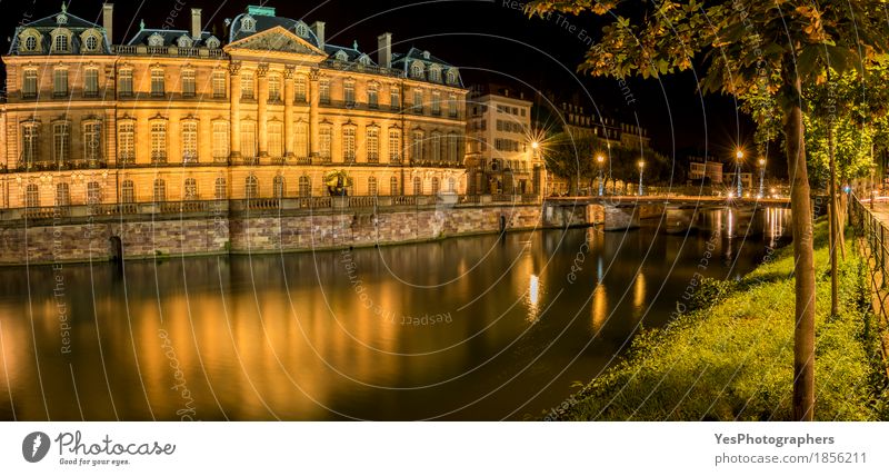 Stadtnachtpanorama in Straßburg Frankreich Ferien & Urlaub & Reisen Tourismus Städtereise Kleinstadt Altstadt Palast Burg oder Schloss Gebäude Architektur